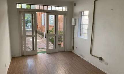 Sobrado à venda com 3 dormitorios, 1 suite, 6 vagas e 672M², localizado no Jardim Paulista, São Pau