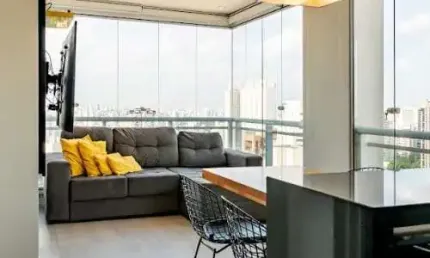 Apartamento de 70m² à venda, com 2 Dormitórios sendo 1 Suíte, mobiliado e 2 Vagas para auto, locali
