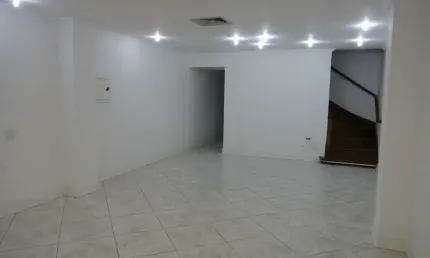 Sobrado de aproximadamente 100m2 a poucos metros da estação hospital são paulo