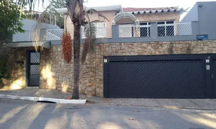 Casa alto padrão à venda 4 vagas, 3 suítes, area de lazer, perto do metrô Tatuapé