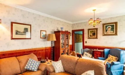 Casa à venda, com 3 vagas, 3 dormitórios, 2 suítes ótima localização
