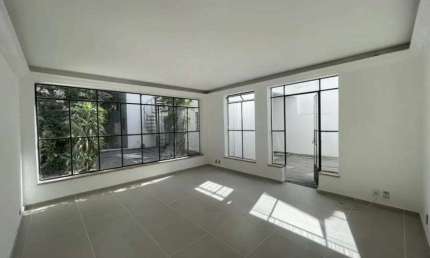 Sobrado à venda, com 5 dormitorios, 3 vagas, 1 suite e 250M², localizado no Jardim Bela Vista, Cerq