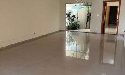 Casa Alto Padrão para venda, com 4 dormitorios, 4 suites, 2 vagas e 350M², localizado no Centro de