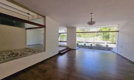 Casa à venda, 4 dormitorios, 2 suites, 4 vagas e 945m2 localizado em Interlagos, São Paulo, SP