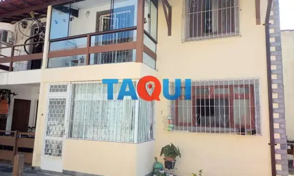 Casa duplex à venda próximo ao comércio no bairro Jardim Caiçara, CABO FRIO - RJ