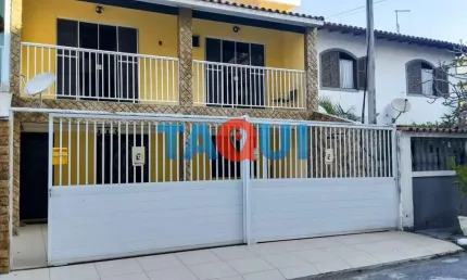 Casa independente no bairro Vila Nova, reformada à 100 metros da praia do Forte.