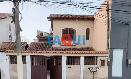 Casa duplex independente com 2 quartos no Parque Burle em  CABO FRIO - RJ