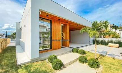 Casa com 3 quartos à venda na Rua das Cambiúnas, --, Pedra Branca, Palhoça por R$ 1.890.000