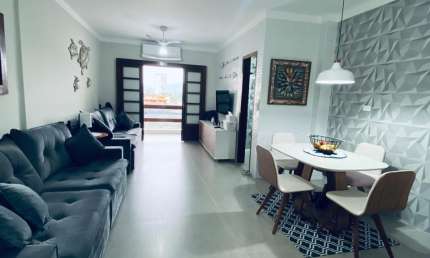Apartamento todo reformado, a 50 metros da praia, em Caraguatatuba