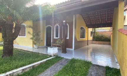 Casa em condomínio fechado com 03 dormitórios, em Caraguatatuba