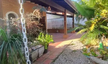 Excelente casa de 03 dormitórios na Martim de Sá, em Caraguatatuba
