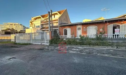 Imperdível oportunidade em Curitiba-PR: Casa de 04 quartos, 02 suítes, 1 sala, 02 banheiros e 2 vagas de garagem no Bigorrilho!