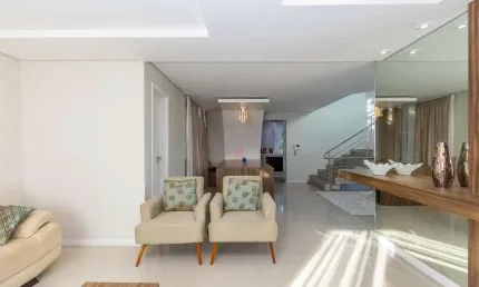 Linda casa em condomínio à venda em curitiba-pr - orleans  4 quartos, 3 suítes, 4 salas, 5 banheiros, 4 vagas, 350,21m².