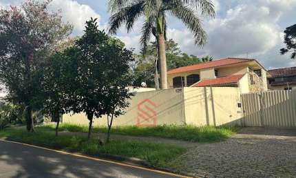 Imóvel Comercial de Luxo no Cristo Rei: 7 quartos, 6 suítes, 810m² e 16 vagas de garagem em Curitiba-PR
