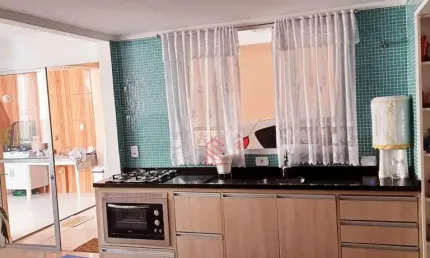 Sobrado fino acabamento no São Braz: 4 quartos, 2 suítes, 2 salas, 3 banheiros, 4 vagas - Curitiba-PR
