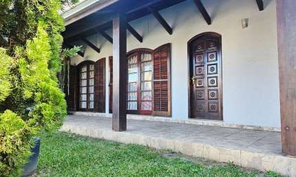 Imperdível oportunidade: Casa à venda em Curitiba-PR, São Braz! 3 quartos, 2 salas, 2 banheiros, 3 vagas de garagem. 173,90 m².