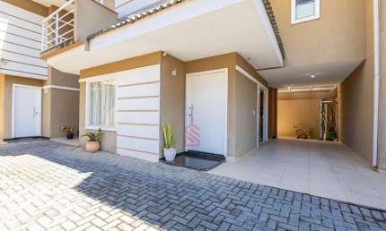 Sobrado à venda em Curitiba-PR, Barreirinha: 4 quartos, 1 suíte, 2 salas, 2 banheiros, 2 vagas de garagem, 148,74 m² de área.