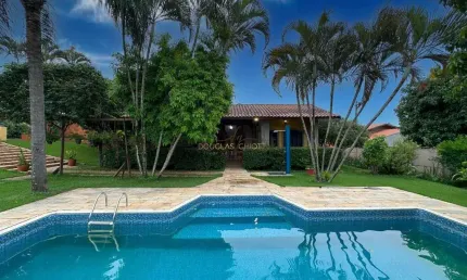 Chácara semi-nova em Colinas do Mosteiro de Itaici - Piscina, churrasqueira e móveis planejados - Venda