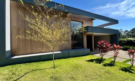 Imóvel novo com piscina em Colinas do Mosteiro de Itaici - Pronto para morar
