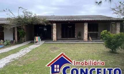 C739 - Linda residência com 3 dormitórios no balneário Presidente