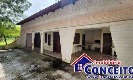 C791 - Residência com 2 terrenos no Centro de Mariluz