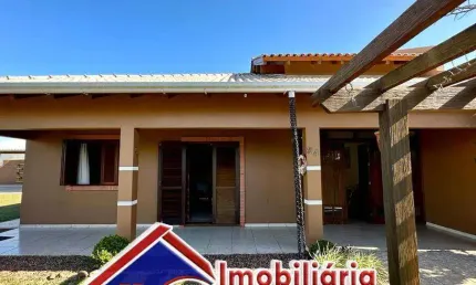 C823 - Excelente residência localizada no balneário Santa Terezinha