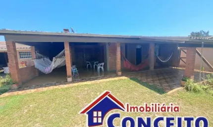 C836 - Residência em ótima localização no balneário Mariluz