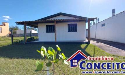 C22 - Residência com 3 dormitórios a 100 metros do mar em Mariluz