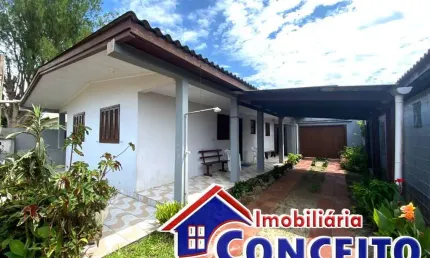 C200 - Linda residência composta de 03 dormitórios a 570 m do mar