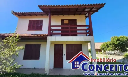 C1074 - Sobrado de 3 dormitórios localizado no Centro de Imbé