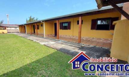PC18 - Linda residência com 3 apartamentos no balneário Presidente