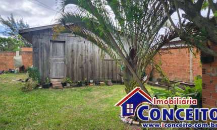 C148 - Residência de madeira com 45m² localizada em Albatroz
