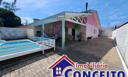 C540 - Excelente residência com piscina a 550 metros do mar