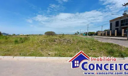 T44 - Excelente lote medindo 360m² localizado a 300 metros do mar