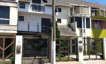 DT1022 - Excelente triplex com 04 dormitórios a 25 metros do mar