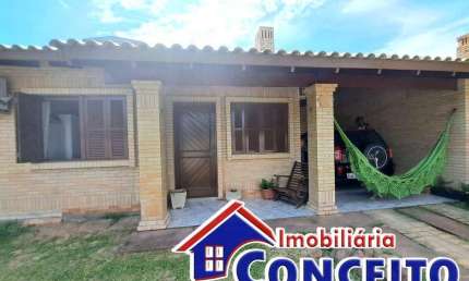 C72 - Linda residência com piscina localizada em região de moradores