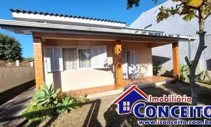 C81 - belíssima residência a 200 metros do mar em ótima localização
