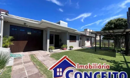 C308 - Linda residência a 200 metros do mar em Mariluz