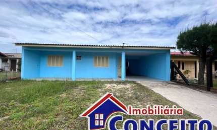 C388 - Excelente residência com suíte a 150 metros do mar