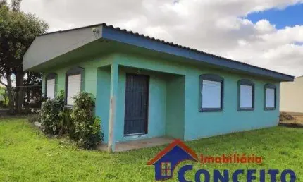 C282 - Excelente residência de esquina a 450 metros do mar