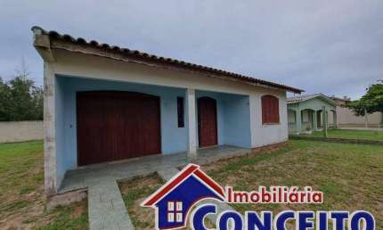 C271 - Ótima residência a 90 metros do mar em Mariluz