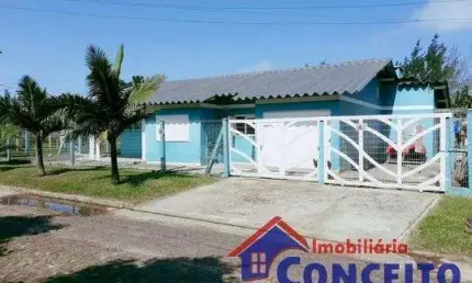 C323 - bela residência de esquina na praia em excelente região