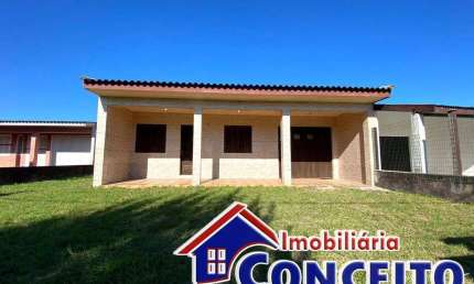 C130 - Excelente residência em ótima localização no balneário Albatroz
