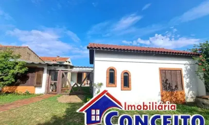 C62 - ótima residência composta de 03 dormitórios a 200 metros do mar