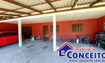 C172 - Ótima residência composta de 03 dormitórios a 100 metros do mar