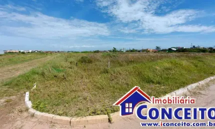 T43 - Excelente lote medindo 436m² localizado a 300 metros do mar
