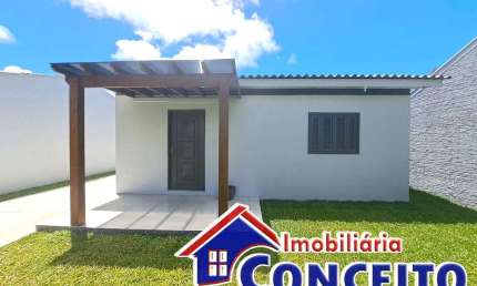 C243 - Linda residência composta de 03 dormitórios localizada em Mariluz