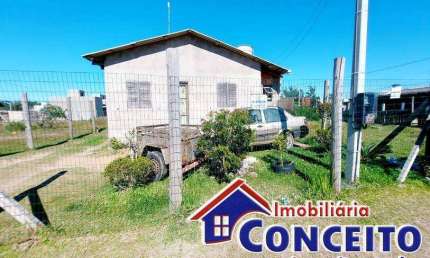 C225 - Ótima residência localizada no balneário Albatroz