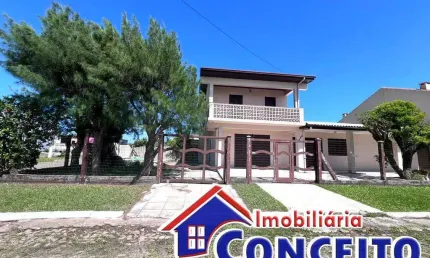 C211 - Belíssimo imóvel de esquina composto de 05 dormitórios em Mariluz