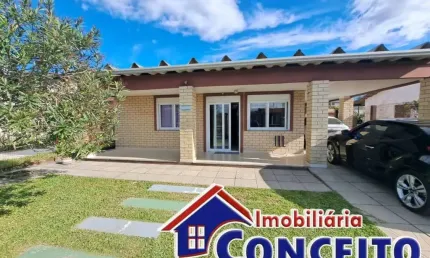 C82 - excelente residência localizada a poucos metros do mar em mariluz